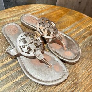 Stylish Women's Sandals in Gold